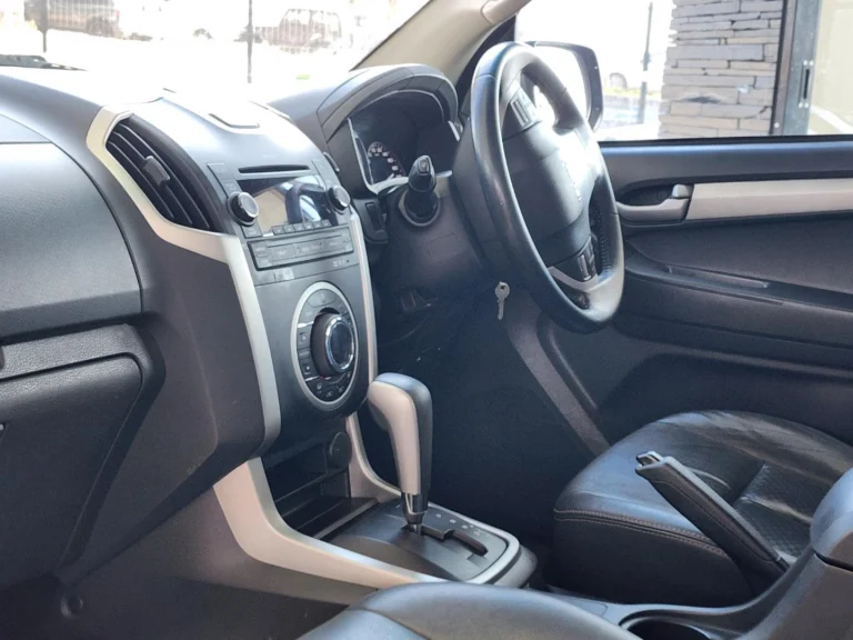 2015 Isuzu KB 300D-Teq Double Cab Serengeti Auto For Sale, photo 11