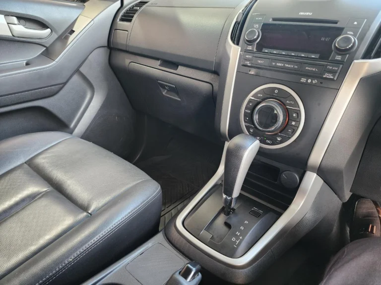 2015 Isuzu KB 300D-Teq Double Cab Serengeti Auto For Sale, photo 6