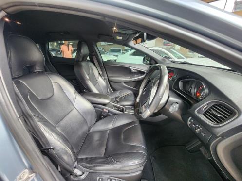 2020 Volvo V40 T3 Momentum Auto, photo 10