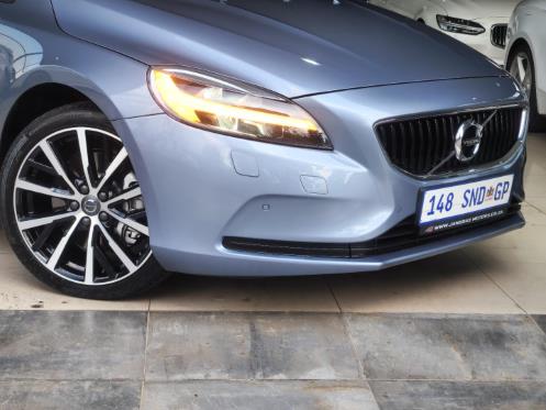 2020 Volvo V40 T3 Momentum Auto, photo 3