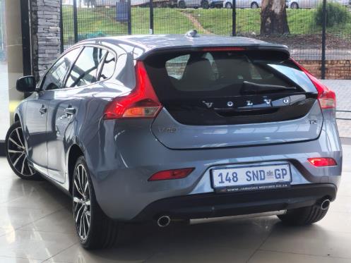 2020 Volvo V40 T3 Momentum Auto, photo 7