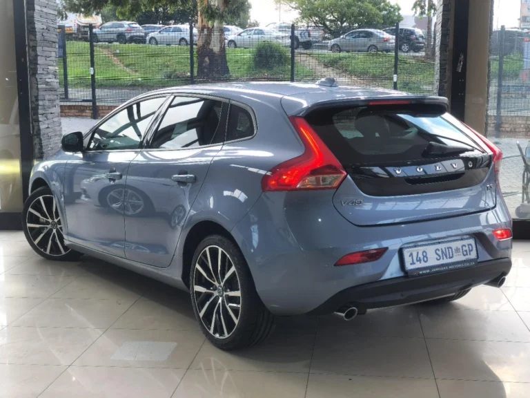 2020 Volvo V40 T3 Momentum Auto, photo 6