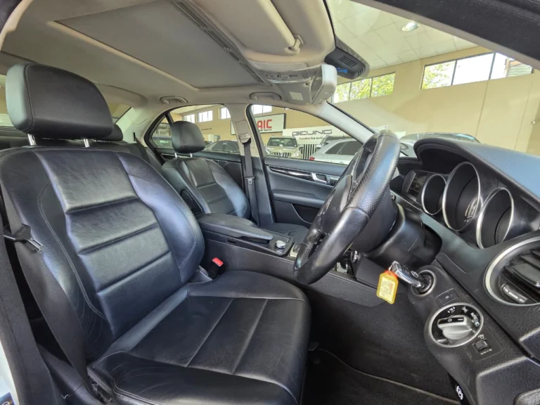 2013 Mercedes-Benz C-Class C200 Avantgarde Auto, photo 12