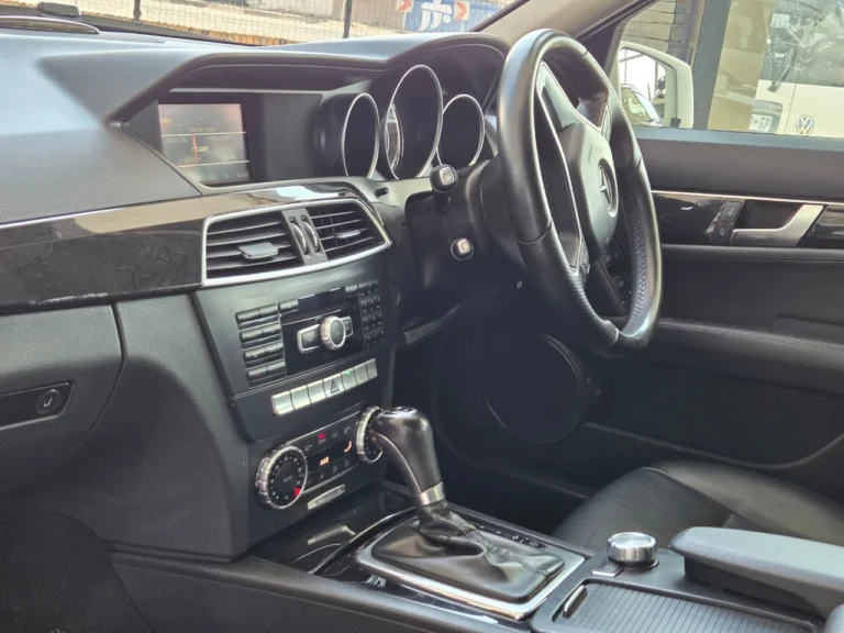 2013 Mercedes-Benz C-Class C200 Avantgarde Auto, photo 11